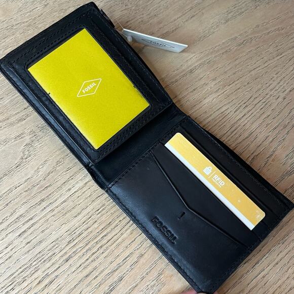 NWT Fossil Black Leather Wallet Bi-Fold RFID Protected - Picture 3 of 8